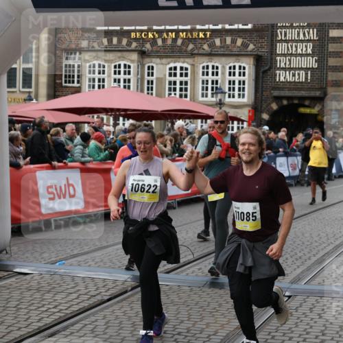 05.10.2025 - 20. swb-Marathon Bremen Yannick Fuchs http://msf.ph/oto/9247596 05.10.2025 11:12:27 Ziel 9373, 9374, 9911, 10622, 10899, 11085, 11535 meine-sportfotos.de