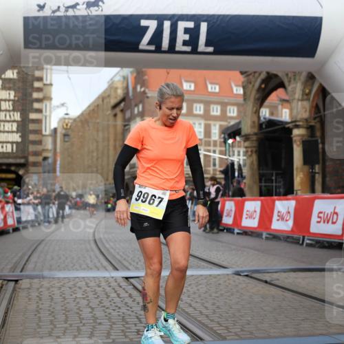 05.10.2025 - 20. swb-Marathon Bremen Yannick Fuchs http://msf.ph/oto/9247598 05.10.2025 10:43:31 Ziel 9967 meine-sportfotos.de