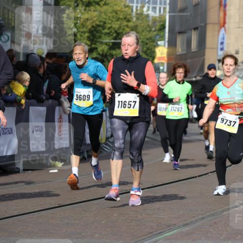 05.10.2025 - 20. swb-Marathon Bremen Strokosch-Dieckow http://msf.ph/oto/9247602 05.10.2025 10:59:29 Ziel 9609, 9737, 10209, 10391, 10760, 10809, 11251, 11657, 11728 meine-sportfotos.de