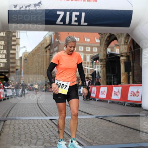 05.10.2025 - 20. swb-Marathon Bremen Yannick Fuchs http://msf.ph/oto/9247607 05.10.2025 10:43:31 Ziel 9967 meine-sportfotos.de