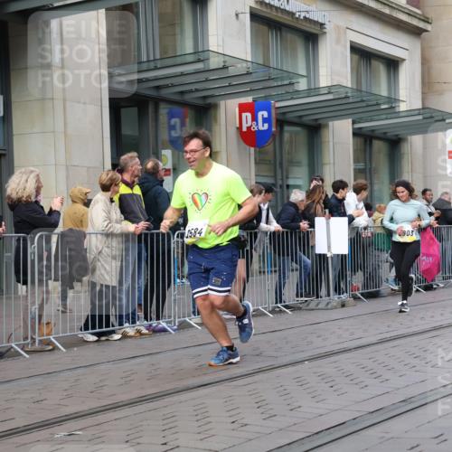 05.10.2025 - 20. swb-Marathon Bremen Strokosch-Dieckow http://msf.ph/oto/9247617 05.10.2025 10:52:11 Ziel 8888, 9172, 9209, 9439, 9517, 9584, 9903, 9987, 10241, 10327, 10388, 10507, 10548, 10608, 10719, 11128, 11283, 11387, 11413, 11528, 11665, 8888, 9172, 9209, 9439, 9517, 9584, 9903, 9987, 10241, 10327, 10388, 10507, 10548, 10608, 10719, 11128, 11283, 11387, 11413, 11528, 11665 meine-sportfotos.de
