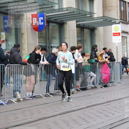 05.10.2025 - 20. swb-Marathon Bremen Strokosch-Dieckow http://msf.ph/oto/9247631 05.10.2025 10:52:11 Ziel 8888, 9172, 9209, 9439, 9517, 9584, 9903, 9987, 10241, 10327, 10388, 10507, 10548, 10608, 10719, 11128, 11283, 11387, 11413, 11528, 11665, 8888, 9172, 9209, 9439, 9517, 9584, 9903, 9987, 10241, 10327, 10388, 10507, 10548, 10608, 10719, 11128, 11283, 11387, 11413, 11528, 11665 meine-sportfotos.de