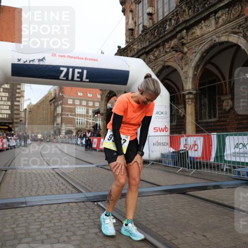 05.10.2025 - 20. swb-Marathon Bremen Yannick Fuchs http://msf.ph/oto/9247632 05.10.2025 10:43:33 Ziel 9967 meine-sportfotos.de