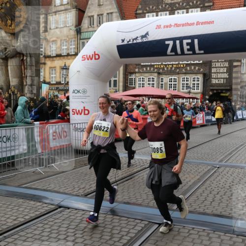 05.10.2025 - 20. swb-Marathon Bremen Yannick Fuchs http://msf.ph/oto/9247634 05.10.2025 11:12:27 Ziel 9373, 9374, 9911, 10622, 10899, 11085, 11535 meine-sportfotos.de