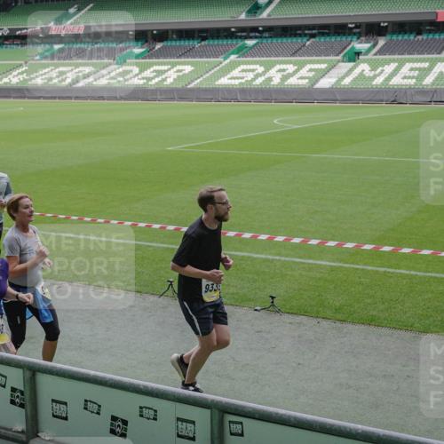 05.10.2025 - 20. swb-Marathon Bremen Michael Burmester http://msf.ph/oto/9247641 05.10.2025 10:38:46 Laufen im Stadion 7788, 8123, 8574, 9182, 9184, 9210, 9229, 9235, 9269, 9300, 9322, 9324, 9331, 9335, 9379, 9394, 9398, 9409, 9432, 9498, 9647, 9660, 9684, 9707, 9750, 9752, 9771, 9782, 9813, 9846, 9890, 9915, 9927, 9940, 9978, 9998, 10033, 10106, 10130, 10142, 10167, 10205, 10213, 10278, 10297, 10404, 10405, 10437, 10439, 10446, 10478, 10483, 10511, 10529, 10530, 10551, 10595, 10598, 10623, 10678, 10734, 10803, 10804, 10825, 10853, 9189, 9468, 9486, 9813, 9858, 10056, 10098 meine-sportfotos.de
