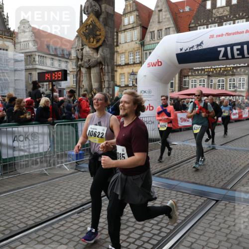 05.10.2025 - 20. swb-Marathon Bremen Yannick Fuchs http://msf.ph/oto/9247667 05.10.2025 11:12:28 Ziel 9373, 9374, 10622, 10899, 11085, 11535 meine-sportfotos.de