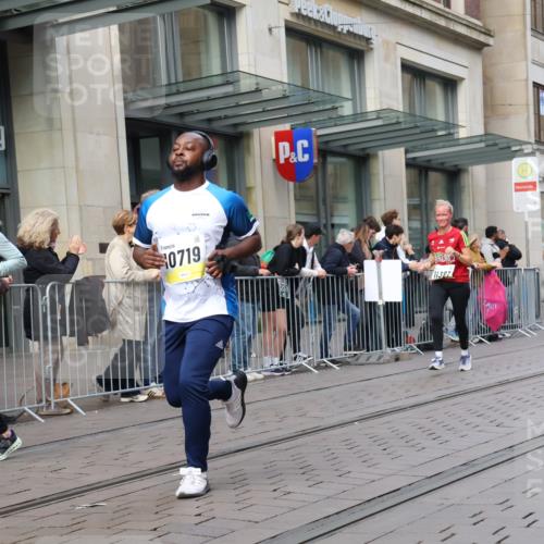 05.10.2025 - 20. swb-Marathon Bremen Strokosch-Dieckow http://msf.ph/oto/9247674 05.10.2025 10:52:13 Ziel 8888, 9172, 9209, 9439, 9517, 9584, 9903, 10241, 10327, 10388, 10507, 10548, 10608, 10719, 10833, 11283, 11387, 11413, 11528, 11587, 11665, 8888, 9172, 9209, 9439, 9517, 9584, 9903, 10241, 10327, 10388, 10507, 10548, 10608, 10719, 10833, 11283, 11387, 11413, 11528, 11587, 11665 meine-sportfotos.de