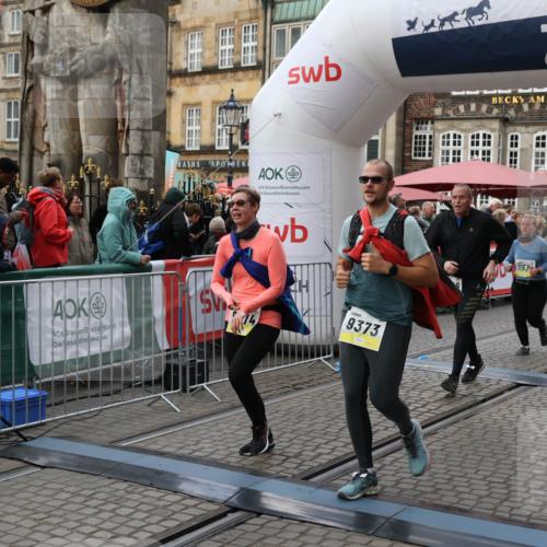 05.10.2025 - 20. swb-Marathon Bremen Yannick Fuchs http://msf.ph/oto/9247706 05.10.2025 11:12:29 Ziel 9373, 9374, 10622, 10899, 11085, 11535 meine-sportfotos.de