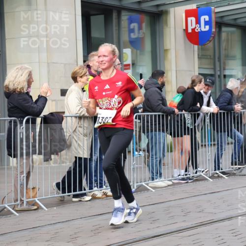 05.10.2025 - 20. swb-Marathon Bremen Strokosch-Dieckow http://msf.ph/oto/9247713 05.10.2025 10:52:15 Ziel 8888, 9172, 9209, 9439, 9517, 9581, 9584, 9903, 10241, 10327, 10388, 10507, 10548, 10608, 10719, 10833, 11012, 11283, 11382, 11387, 11413, 11417, 11528, 11587, 8888, 9172, 9209, 9439, 9517, 9581, 9584, 9903, 10241, 10327, 10388, 10507, 10548, 10608, 10719, 10833, 11012, 11283, 11382, 11387, 11413, 11417, 11528, 11587 meine-sportfotos.de