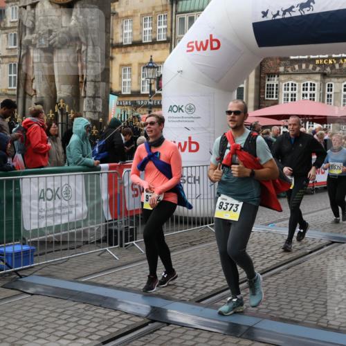 05.10.2025 - 20. swb-Marathon Bremen Yannick Fuchs http://msf.ph/oto/9247716 05.10.2025 11:12:29 Ziel 9373, 9374, 10622, 10899, 11085, 11535 meine-sportfotos.de