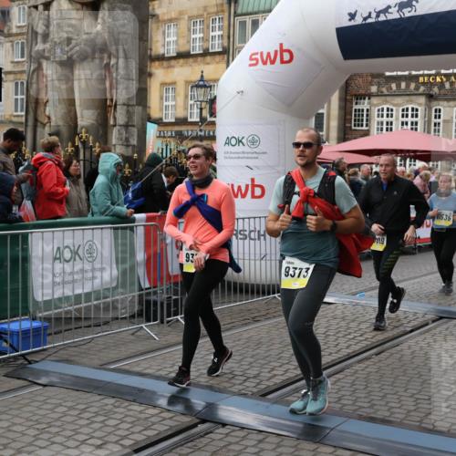 05.10.2025 - 20. swb-Marathon Bremen Yannick Fuchs http://msf.ph/oto/9247727 05.10.2025 11:12:29 Ziel 9373, 9374, 10622, 10899, 11085, 11535 meine-sportfotos.de