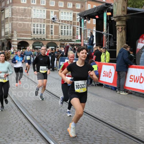 05.10.2025 - 20. swb-Marathon Bremen Yannick Fuchs http://msf.ph/oto/9247734 05.10.2025 10:52:37 Ziel 8888, 9172, 9903, 10241, 10327, 10388, 10507, 10608, 11283, 11387, 11413, 11528 meine-sportfotos.de