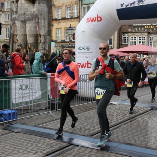 05.10.2025 - 20. swb-Marathon Bremen Yannick Fuchs http://msf.ph/oto/9247737 05.10.2025 11:12:29 Ziel 9373, 9374, 10622, 10899, 11085, 11535 meine-sportfotos.de