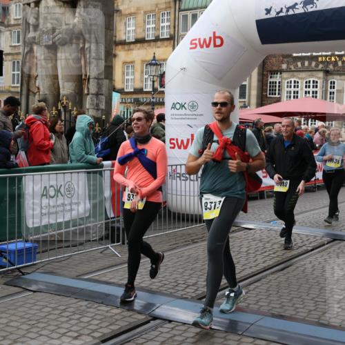 05.10.2025 - 20. swb-Marathon Bremen Yannick Fuchs http://msf.ph/oto/9247751 05.10.2025 11:12:29 Ziel 9373, 9374, 10622, 10899, 11085, 11535 meine-sportfotos.de