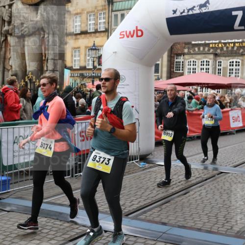 05.10.2025 - 20. swb-Marathon Bremen Yannick Fuchs http://msf.ph/oto/9247758 05.10.2025 11:12:29 Ziel 9373, 9374, 10622, 10899, 11085, 11535 meine-sportfotos.de