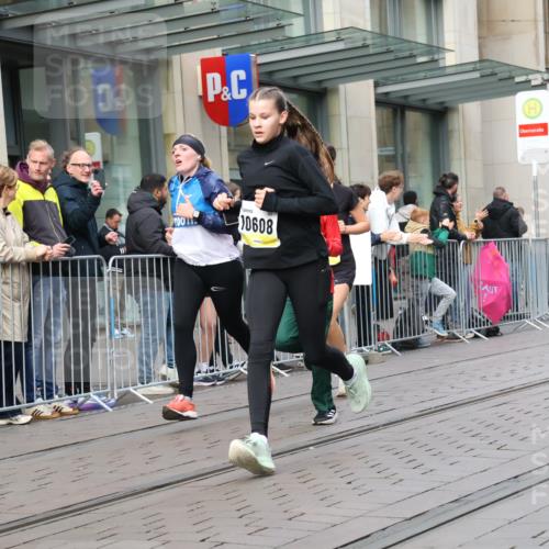 05.10.2025 - 20. swb-Marathon Bremen Strokosch-Dieckow http://msf.ph/oto/9247780 05.10.2025 10:52:17 Ziel 8888, 9172, 9209, 9214, 9439, 9501, 9517, 9581, 9903, 10241, 10308, 10309, 10327, 10388, 10548, 10608, 10833, 10997, 11012, 11283, 11382, 11387, 11413, 11417, 11528, 11587, 8888, 9172, 9209, 9214, 9439, 9501, 9517, 9581, 9903, 10241, 10308, 10309, 10327, 10388, 10548, 10608, 10833, 10997, 11012, 11283, 11382, 11387, 11413, 11417, 11528, 11587 meine-sportfotos.de