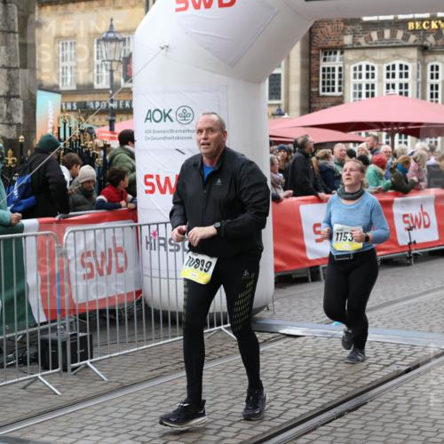 05.10.2025 - 20. swb-Marathon Bremen Yannick Fuchs http://msf.ph/oto/9247793 05.10.2025 11:12:30 Ziel 9373, 9374, 10622, 10899, 11085, 11535 meine-sportfotos.de