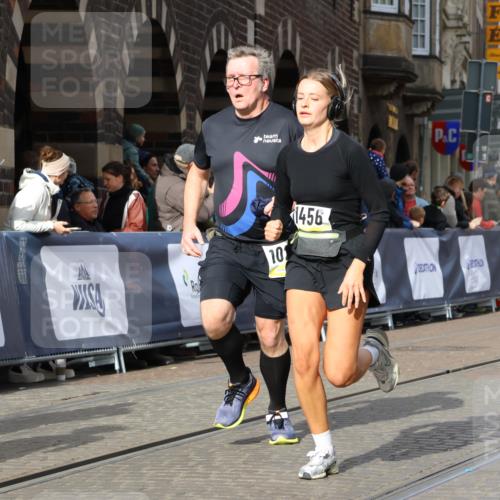 05.10.2025 - 20. swb-Marathon Bremen Strokosch-Dieckow http://msf.ph/oto/9247801 05.10.2025 10:59:38 Ziel 9473, 9609, 9991, 10209, 10420, 10760, 11267, 11456, 11720 meine-sportfotos.de