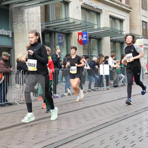 05.10.2025 - 20. swb-Marathon Bremen Strokosch-Dieckow http://msf.ph/oto/9247807 05.10.2025 10:52:17 Ziel 8888, 9172, 9209, 9214, 9439, 9501, 9517, 9581, 9903, 10241, 10308, 10309, 10327, 10388, 10548, 10608, 10833, 10997, 11012, 11283, 11382, 11387, 11413, 11417, 11528, 11587, 8888, 9172, 9209, 9214, 9439, 9501, 9517, 9581, 9903, 10241, 10308, 10309, 10327, 10388, 10548, 10608, 10833, 10997, 11012, 11283, 11382, 11387, 11413, 11417, 11528, 11587 meine-sportfotos.de