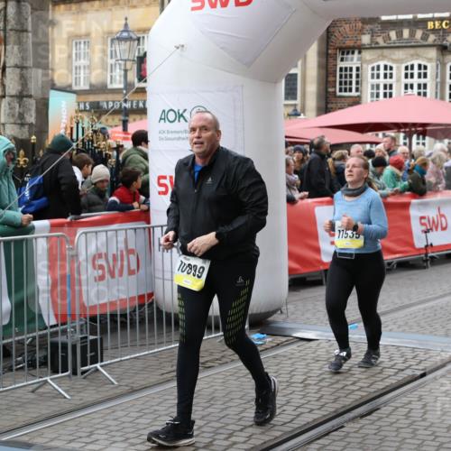 05.10.2025 - 20. swb-Marathon Bremen Yannick Fuchs http://msf.ph/oto/9247811 05.10.2025 11:12:30 Ziel 9373, 9374, 10622, 10899, 11085, 11535 meine-sportfotos.de