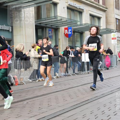 05.10.2025 - 20. swb-Marathon Bremen Strokosch-Dieckow http://msf.ph/oto/9247815 05.10.2025 10:52:18 Ziel 8888, 9172, 9209, 9214, 9284, 9439, 9501, 9517, 9581, 9830, 9903, 10241, 10308, 10309, 10327, 10388, 10514, 10548, 10608, 10833, 10997, 11012, 11283, 11382, 11387, 11413, 11417, 11528, 11587, 8888, 9172, 9209, 9214, 9284, 9439, 9501, 9517, 9581, 9830, 9903, 10241, 10308, 10309, 10327, 10388, 10514, 10548, 10608, 10833, 10997, 11012, 11283, 11382, 11387, 11413, 11417, 11528, 11587 meine-sportfotos.de