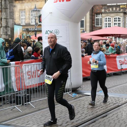 05.10.2025 - 20. swb-Marathon Bremen Yannick Fuchs http://msf.ph/oto/9247826 05.10.2025 11:12:30 Ziel 9373, 9374, 10622, 10899, 11085, 11535 meine-sportfotos.de
