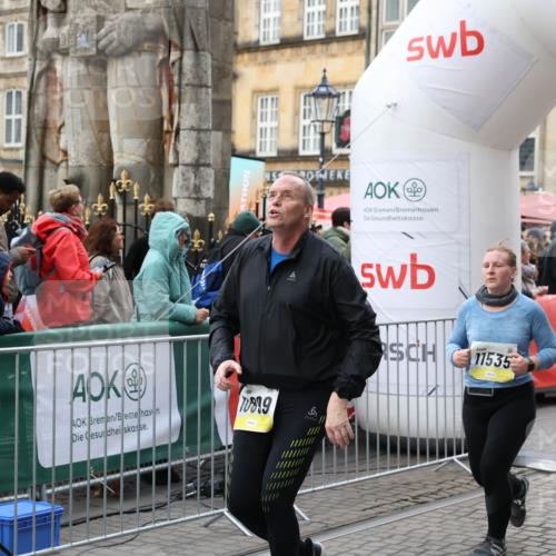 05.10.2025 - 20. swb-Marathon Bremen Yannick Fuchs http://msf.ph/oto/9247844 05.10.2025 11:12:31 Ziel 9373, 9374, 10622, 10899, 11085, 11535 meine-sportfotos.de