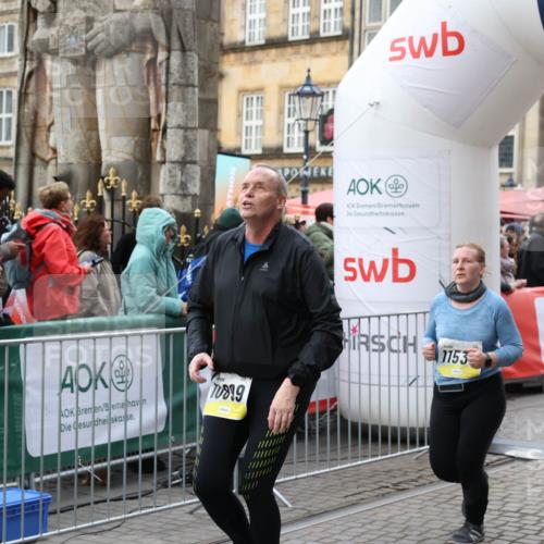 05.10.2025 - 20. swb-Marathon Bremen Yannick Fuchs http://msf.ph/oto/9247851 05.10.2025 11:12:31 Ziel 9373, 9374, 10622, 10899, 11085, 11535 meine-sportfotos.de