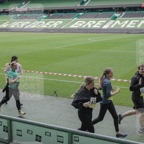 05.10.2025 - 20. swb-Marathon Bremen Michael Burmester http://msf.ph/oto/9247879 05.10.2025 10:38:53 Laufen im Stadion 7199, 7788, 8123, 8574, 9182, 9184, 9229, 9235, 9269, 9300, 9322, 9324, 9331, 9335, 9379, 9394, 9398, 9409, 9432, 9498, 9628, 9647, 9660, 9684, 9707, 9750, 9752, 9765, 9771, 9782, 9846, 9850, 9890, 9915, 9927, 9940, 9978, 9998, 10106, 10142, 10167, 10205, 10213, 10255, 10258, 10297, 10404, 10405, 10439, 10446, 10478, 10483, 10498, 10511, 10529, 10530, 10551, 10557, 10623, 10678, 10734, 10803, 10804, 10825, 10853, 9189, 9210, 9468, 9486, 9813, 9858, 10033, 10056, 10098 meine-sportfotos.de