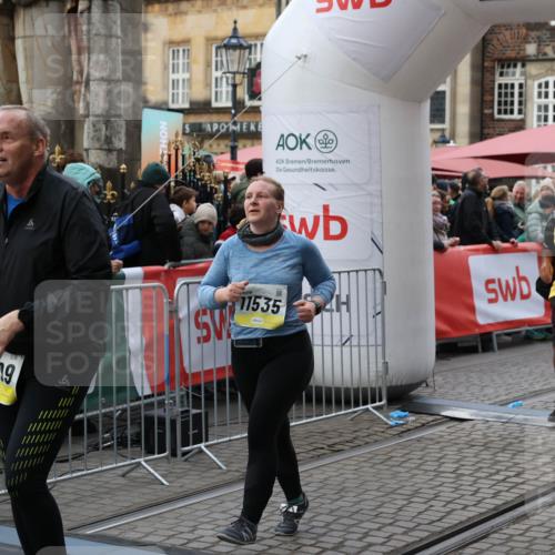 05.10.2025 - 20. swb-Marathon Bremen Yannick Fuchs http://msf.ph/oto/9247890 05.10.2025 11:12:31 Ziel 9373, 9374, 10622, 10899, 11085, 11535 meine-sportfotos.de