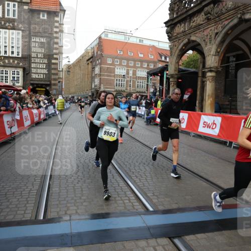 05.10.2025 - 20. swb-Marathon Bremen Yannick Fuchs http://msf.ph/oto/9247902 05.10.2025 10:52:39 Ziel 8888, 9172, 9439, 9903, 10241, 10327, 10388, 10608, 11283, 11387, 11413, 11528 meine-sportfotos.de