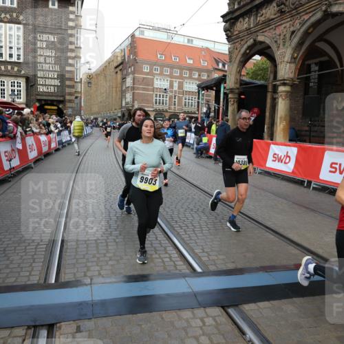 05.10.2025 - 20. swb-Marathon Bremen Yannick Fuchs http://msf.ph/oto/9247919 05.10.2025 10:52:39 Ziel 8888, 9172, 9439, 9903, 10241, 10327, 10388, 10608, 11283, 11387, 11413, 11528 meine-sportfotos.de