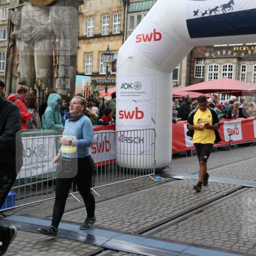 05.10.2025 - 20. swb-Marathon Bremen Yannick Fuchs http://msf.ph/oto/9247935 05.10.2025 11:12:32 Ziel 9373, 9374, 10622, 10899, 11085, 11535 meine-sportfotos.de