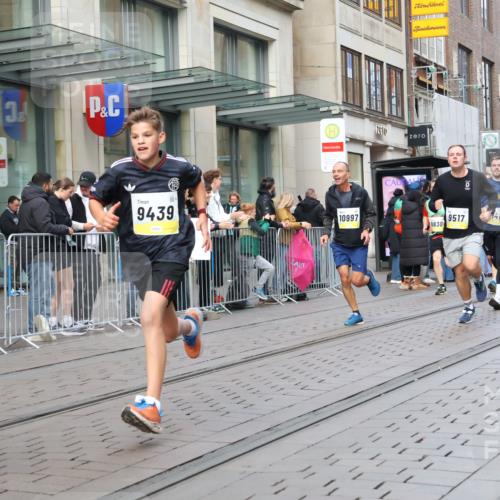05.10.2025 - 20. swb-Marathon Bremen Strokosch-Dieckow http://msf.ph/oto/9247937 05.10.2025 10:52:27 Ziel 9187, 9209, 9214, 9284, 9439, 9501, 9517, 9581, 9830, 9918, 9985, 10308, 10309, 10514, 10548, 10779, 10833, 10955, 10997, 11012, 11382, 11417, 11587, 11722, 9187, 9209, 9214, 9284, 9439, 9501, 9517, 9581, 9830, 9918, 9985, 10308, 10309, 10514, 10548, 10779, 10833, 10955, 10997, 11012, 11382, 11417, 11587, 11722 meine-sportfotos.de