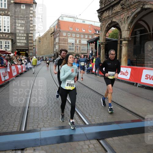 05.10.2025 - 20. swb-Marathon Bremen Yannick Fuchs http://msf.ph/oto/9247948 05.10.2025 10:52:39 Ziel 8888, 9172, 9439, 9903, 10241, 10327, 10388, 10608, 11283, 11387, 11413, 11528 meine-sportfotos.de