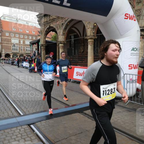05.10.2025 - 20. swb-Marathon Bremen Yannick Fuchs http://msf.ph/oto/9247967 05.10.2025 10:52:40 Ziel 8888, 9439, 9903, 10241, 10327, 10388, 10608, 11283, 11387, 11413 meine-sportfotos.de