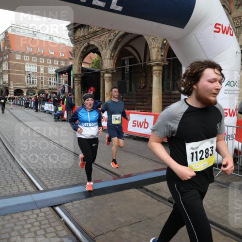 05.10.2025 - 20. swb-Marathon Bremen Yannick Fuchs http://msf.ph/oto/9247984 05.10.2025 10:52:41 Ziel 8888, 9439, 9903, 10241, 10327, 10388, 10548, 10608, 11283, 11387, 11413 meine-sportfotos.de