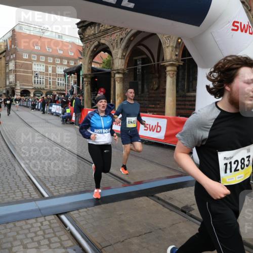 05.10.2025 - 20. swb-Marathon Bremen Yannick Fuchs http://msf.ph/oto/9247988 05.10.2025 10:52:41 Ziel 8888, 9439, 9903, 10241, 10327, 10388, 10548, 10608, 11283, 11387, 11413 meine-sportfotos.de