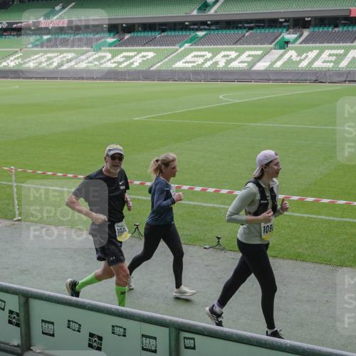 05.10.2025 - 20. swb-Marathon Bremen Michael Burmester http://msf.ph/oto/9247989 05.10.2025 10:38:57 Laufen im Stadion 7199, 7788, 8123, 9182, 9184, 9229, 9235, 9269, 9300, 9322, 9324, 9331, 9335, 9379, 9394, 9398, 9409, 9432, 9498, 9628, 9660, 9668, 9707, 9750, 9752, 9765, 9771, 9782, 9850, 9890, 9915, 9927, 9940, 9978, 9998, 10106, 10142, 10167, 10205, 10213, 10255, 10258, 10297, 10371, 10404, 10405, 10439, 10446, 10478, 10483, 10498, 10511, 10529, 10530, 10551, 10557, 10623, 10734, 10803, 10804, 10853, 9189, 9210, 9468, 9486, 9813, 9858, 10033, 10056, 10098 meine-sportfotos.de