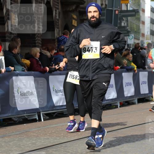 05.10.2025 - 20. swb-Marathon Bremen Strokosch-Dieckow http://msf.ph/oto/9247993 05.10.2025 10:59:45 Ziel 9378, 9473, 9673, 10420, 11582, 11720 meine-sportfotos.de