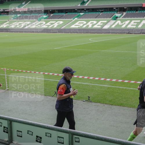 05.10.2025 - 20. swb-Marathon Bremen Michael Burmester http://msf.ph/oto/9248044 05.10.2025 10:38:58 Laufen im Stadion 7199, 7788, 8123, 9182, 9184, 9229, 9235, 9269, 9300, 9322, 9324, 9331, 9335, 9379, 9394, 9398, 9409, 9628, 9660, 9668, 9707, 9750, 9752, 9765, 9771, 9782, 9850, 9890, 9915, 9927, 9940, 9978, 9998, 10106, 10142, 10167, 10205, 10213, 10255, 10258, 10297, 10371, 10404, 10405, 10439, 10446, 10478, 10483, 10498, 10511, 10529, 10530, 10551, 10557, 10623, 10734, 10803, 10804, 10853, 9189, 9210, 9468, 9486, 9813, 9858, 10033, 10056, 10098 meine-sportfotos.de