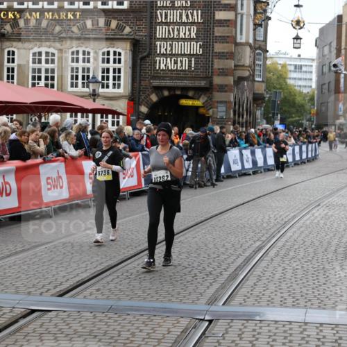 05.10.2025 - 20. swb-Marathon Bremen Yannick Fuchs http://msf.ph/oto/9248049 05.10.2025 11:12:36 Ziel 9736, 10282, 11535 meine-sportfotos.de