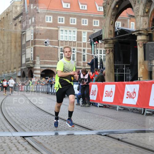 05.10.2025 - 20. swb-Marathon Bremen Yannick Fuchs http://msf.ph/oto/9248061 05.10.2025 10:43:54 Ziel 9270, 10559 meine-sportfotos.de