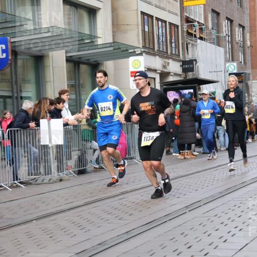 05.10.2025 - 20. swb-Marathon Bremen Strokosch-Dieckow http://msf.ph/oto/9248065 05.10.2025 10:52:32 Ziel 9187, 9209, 9214, 9284, 9501, 9517, 9581, 9650, 9830, 9918, 9985, 10064, 10308, 10309, 10514, 10539, 10779, 10833, 10955, 10997, 11012, 11259, 11382, 11398, 11411, 11417, 11450, 11587, 11722, 9187, 9209, 9214, 9284, 9501, 9517, 9581, 9650, 9830, 9918, 9985, 10064, 10308, 10309, 10514, 10539, 10779, 10833, 10955, 10997, 11012, 11382, 11398, 11417, 11450, 11587, 11722 meine-sportfotos.de