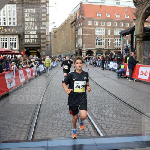 05.10.2025 - 20. swb-Marathon Bremen Yannick Fuchs http://msf.ph/oto/9248067 05.10.2025 10:52:43 Ziel 8888, 9209, 9439, 9903, 10327, 10388, 10548, 10608, 11283, 11387, 11413 meine-sportfotos.de