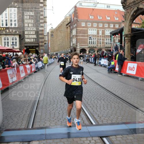 05.10.2025 - 20. swb-Marathon Bremen Yannick Fuchs http://msf.ph/oto/9248076 05.10.2025 10:52:43 Ziel 8888, 9209, 9439, 9903, 10327, 10388, 10548, 10608, 11283, 11387, 11413 meine-sportfotos.de