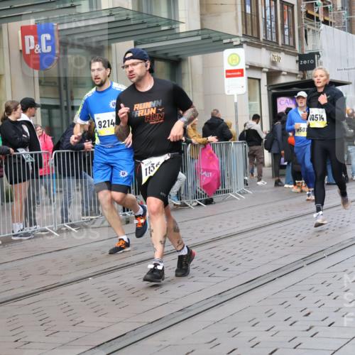 05.10.2025 - 20. swb-Marathon Bremen Strokosch-Dieckow http://msf.ph/oto/9248096 05.10.2025 10:52:32 Ziel 9187, 9209, 9214, 9284, 9501, 9517, 9581, 9650, 9830, 9918, 9985, 10064, 10308, 10309, 10514, 10539, 10779, 10833, 10955, 10997, 11012, 11259, 11382, 11398, 11411, 11417, 11450, 11587, 11722, 9187, 9209, 9214, 9284, 9501, 9517, 9581, 9650, 9830, 9918, 9985, 10064, 10308, 10309, 10514, 10539, 10779, 10833, 10955, 10997, 11012, 11382, 11398, 11417, 11450, 11587, 11722 meine-sportfotos.de