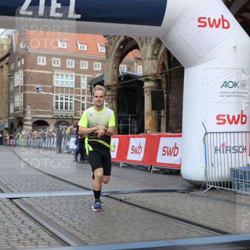 05.10.2025 - 20. swb-Marathon Bremen Yannick Fuchs http://msf.ph/oto/9248102 05.10.2025 10:43:54 Ziel 9270, 10559 meine-sportfotos.de