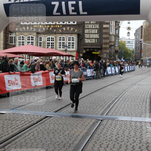 05.10.2025 - 20. swb-Marathon Bremen Yannick Fuchs http://msf.ph/oto/9248108 05.10.2025 11:12:37 Ziel 9736, 10282 meine-sportfotos.de