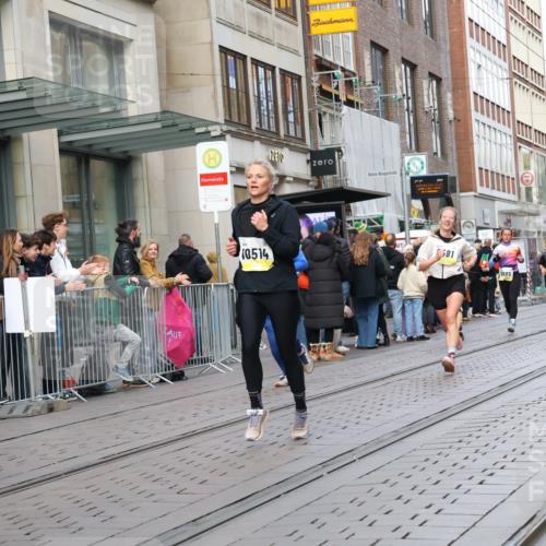 05.10.2025 - 20. swb-Marathon Bremen Strokosch-Dieckow http://msf.ph/oto/9248109 05.10.2025 10:52:33 Ziel 9187, 9214, 9284, 9501, 9517, 9581, 9650, 9830, 9918, 9985, 10064, 10308, 10309, 10514, 10539, 10779, 10833, 10955, 10997, 11012, 11259, 11382, 11398, 11411, 11417, 11450, 11587, 11722, 9187, 9214, 9284, 9501, 9517, 9581, 9650, 9830, 9918, 9985, 10064, 10308, 10309, 10514, 10539, 10779, 10833, 10955, 10997, 11012, 11382, 11398, 11417, 11450, 11587, 11722 meine-sportfotos.de